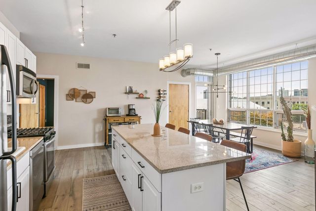 521 2nd Street SE 404, Minneapolis, MN 55414