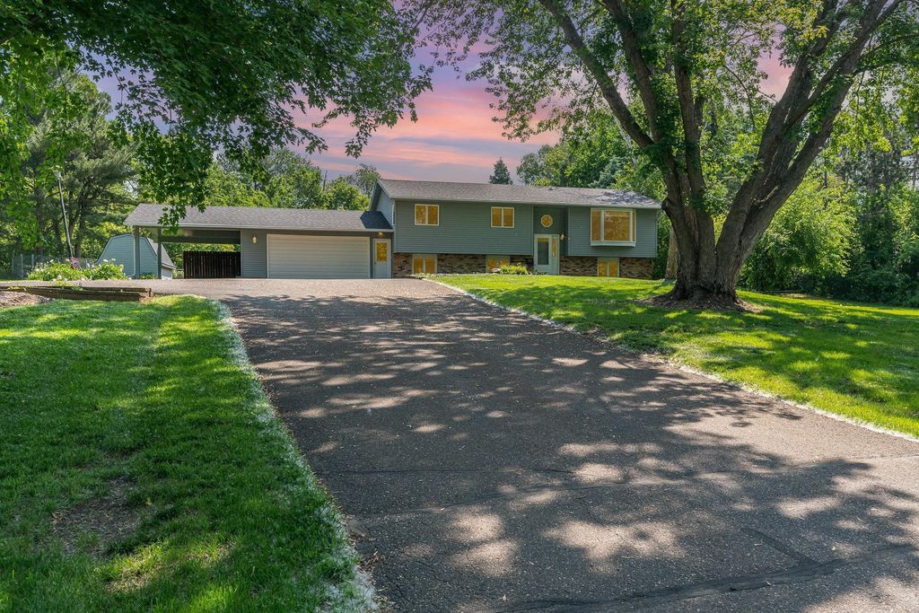 897 Willow Ridge Road, Hudson, WI 54016