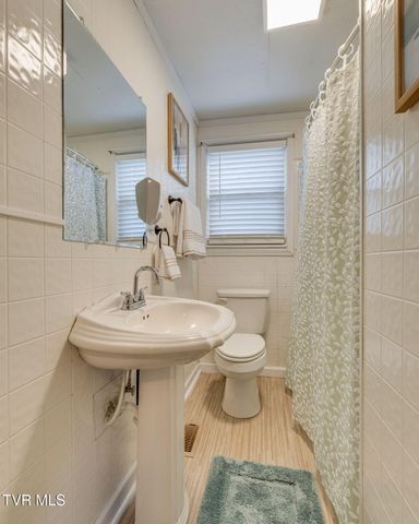 212 Ferguson Avenue, Elizabethton, TN 37643