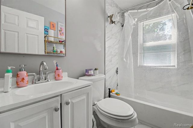 23383 Cayuga Avenue, Hazel Park, MI 48030