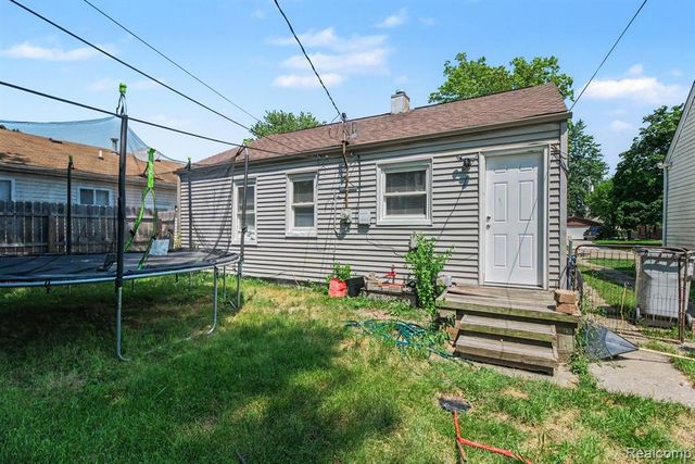23383 Cayuga Avenue, Hazel Park, MI 48030