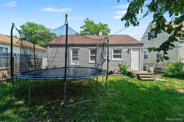 23383 Cayuga Avenue, Hazel Park, MI 48030
