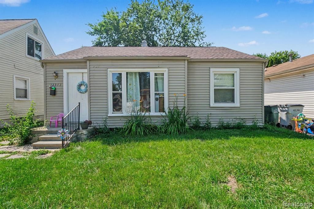 23383 Cayuga Avenue, Hazel Park, MI 48030