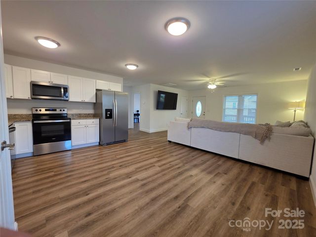 48 Patriot Place 37, Mars Hill, NC 28754