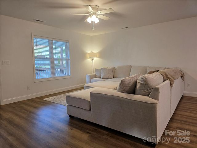 48 Patriot Place 37, Mars Hill, NC 28754