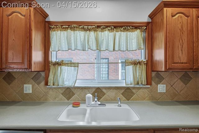 7693 Larme Avenue, Allen Park, MI 48101