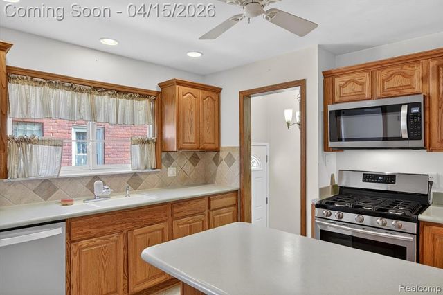 7693 Larme Avenue, Allen Park, MI 48101