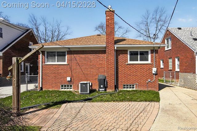 7693 Larme Avenue, Allen Park, MI 48101