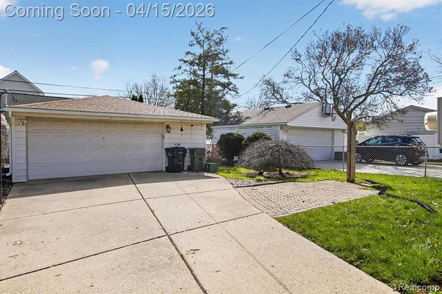 7693 Larme Avenue, Allen Park, MI 48101