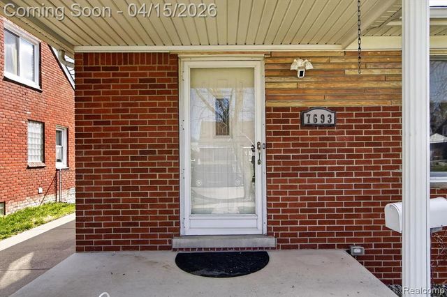 7693 Larme Avenue, Allen Park, MI 48101