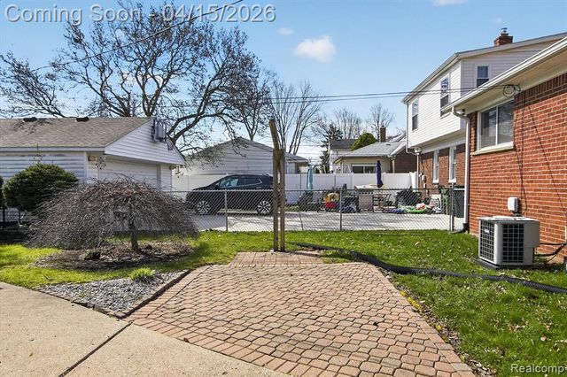 7693 Larme Avenue, Allen Park, MI 48101