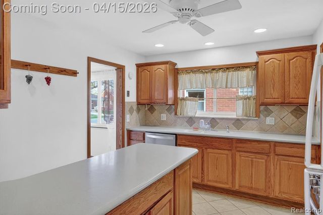 7693 Larme Avenue, Allen Park, MI 48101