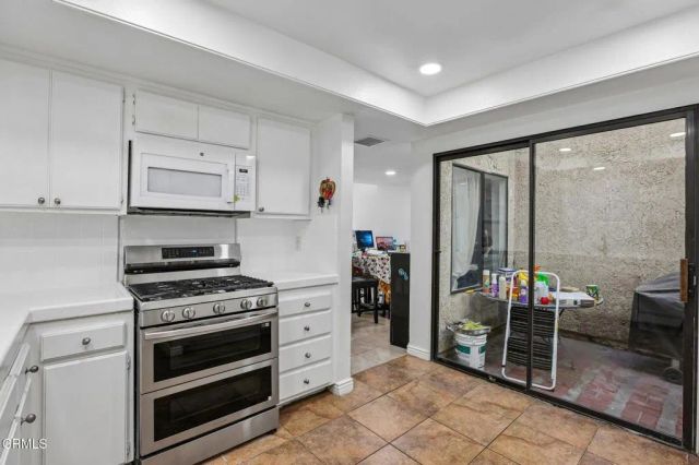 9111 Lemona Avenue 10, North Hills, CA 91343