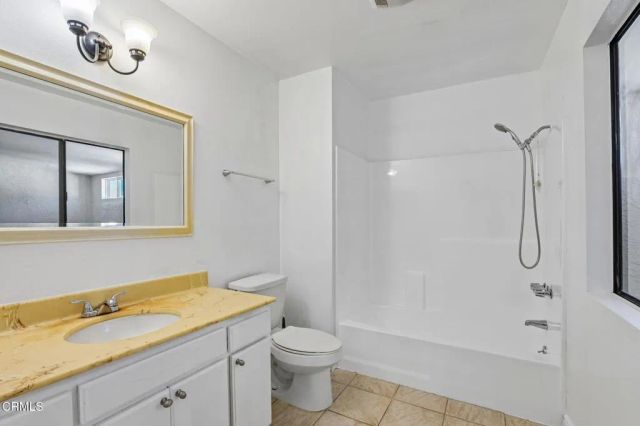 9111 Lemona Avenue 10, North Hills, CA 91343