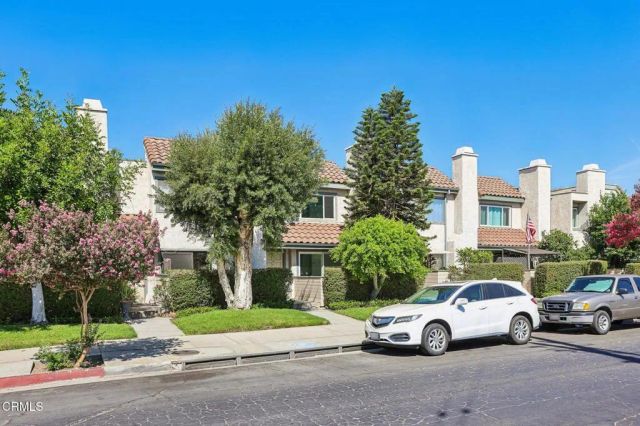 9111 Lemona Avenue 10, North Hills, CA 91343