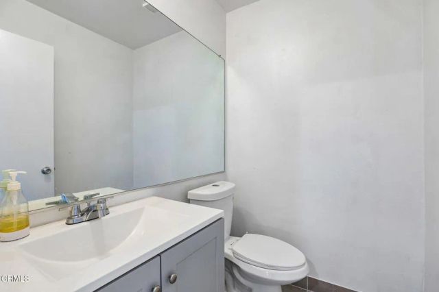 9111 Lemona Avenue 10, North Hills, CA 91343