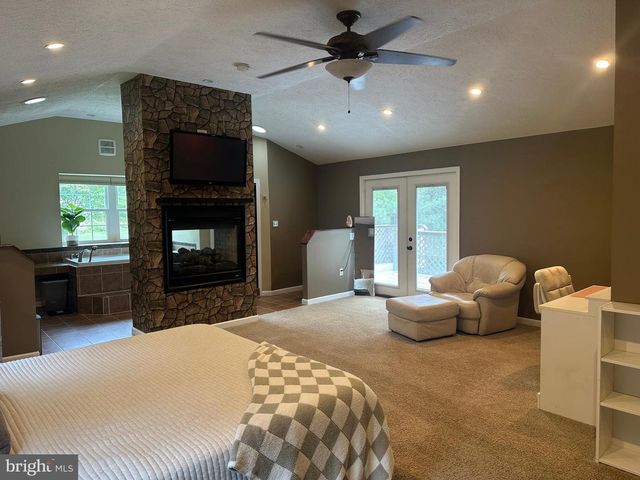 200 HAAG RD, Reading, PA 19606