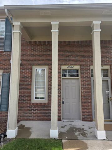 28202 Chesapeake Circle, Walled Lake, MI 48390