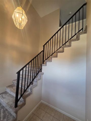 28202 Chesapeake Circle, Walled Lake, MI 48390