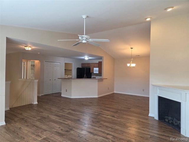 28202 Chesapeake Circle, Walled Lake, MI 48390