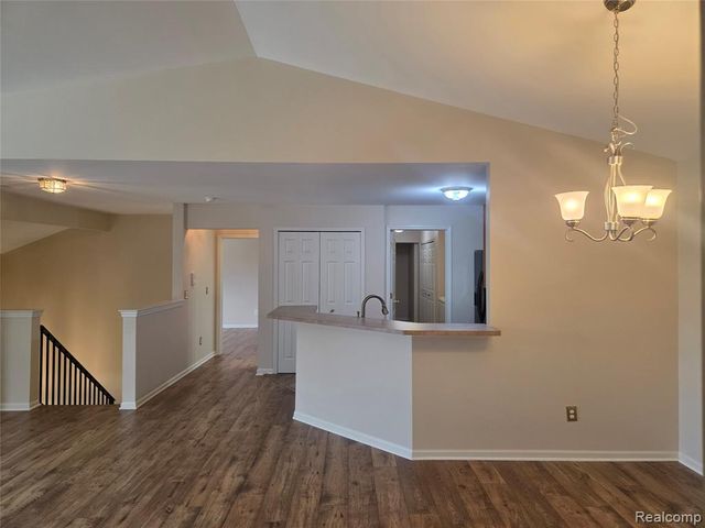 28202 Chesapeake Circle, Walled Lake, MI 48390