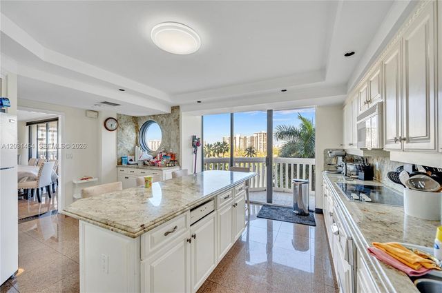 2000 Island Blvd 806, Aventura, FL 33160