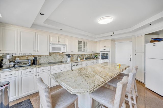 2000 Island Blvd 806, Aventura, FL 33160