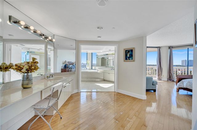 2000 Island Blvd 806, Aventura, FL 33160