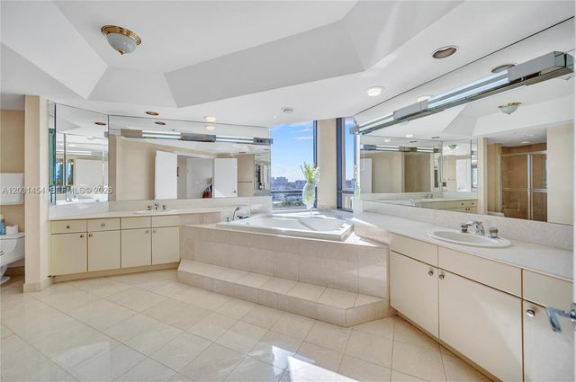 2000 Island Blvd 806, Aventura, FL 33160