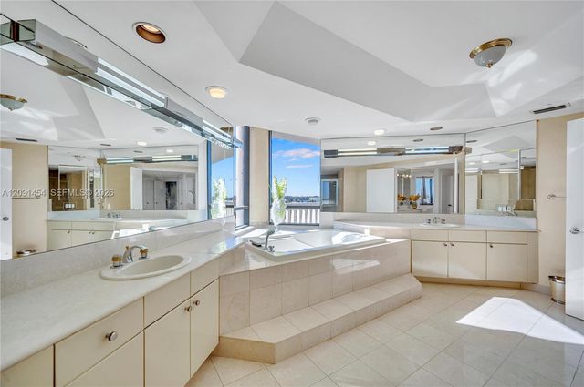 2000 Island Blvd 806, Aventura, FL 33160