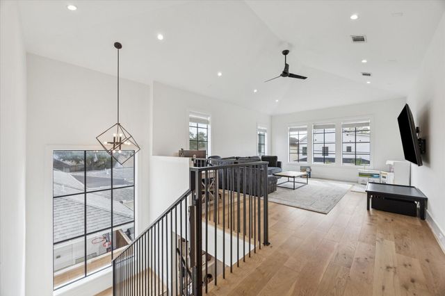 1315 Gardenia Drive, Houston, TX 77018