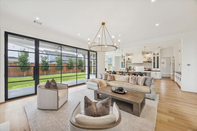 1315 Gardenia Drive, Houston, TX 77018