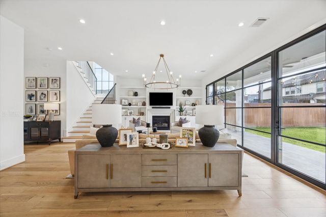 1315 Gardenia Drive, Houston, TX 77018