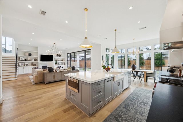 1315 Gardenia Drive, Houston, TX 77018