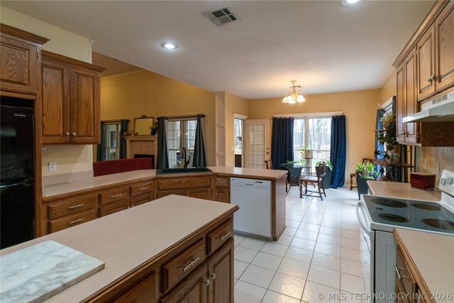 4982 E Cedar Ridge Road, Claremore, OK 74019