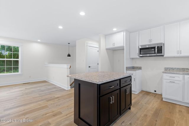 2125 Churchdown Ln, Louisville, KY 40214