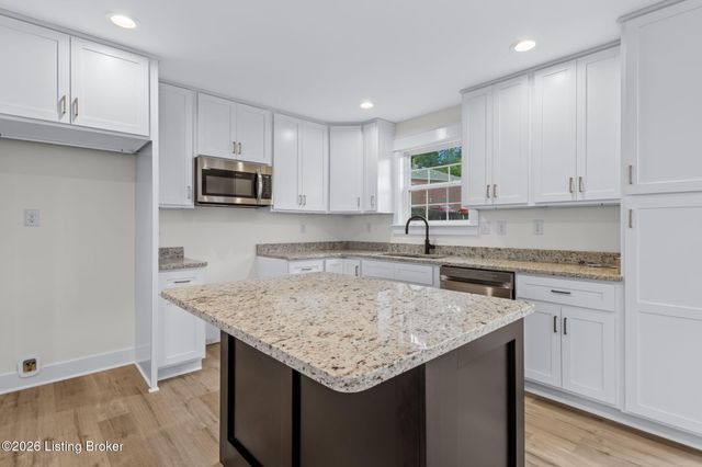 2125 Churchdown Ln, Louisville, KY 40214