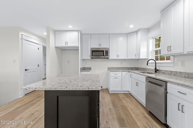 2125 Churchdown Ln, Louisville, KY 40214