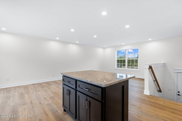 2125 Churchdown Ln, Louisville, KY 40214