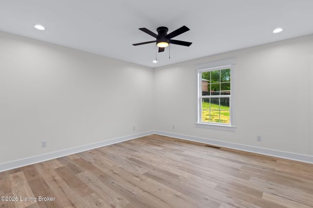 2125 Churchdown Ln, Louisville, KY 40214