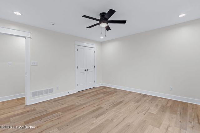 2125 Churchdown Ln, Louisville, KY 40214