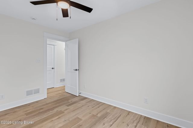 2125 Churchdown Ln, Louisville, KY 40214
