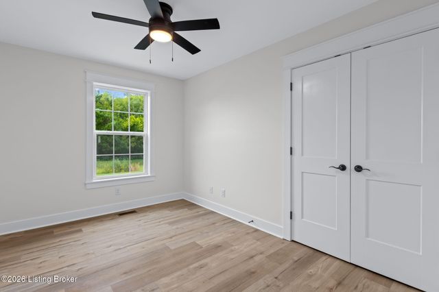 2125 Churchdown Ln, Louisville, KY 40214
