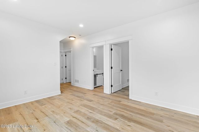 2125 Churchdown Ln, Louisville, KY 40214