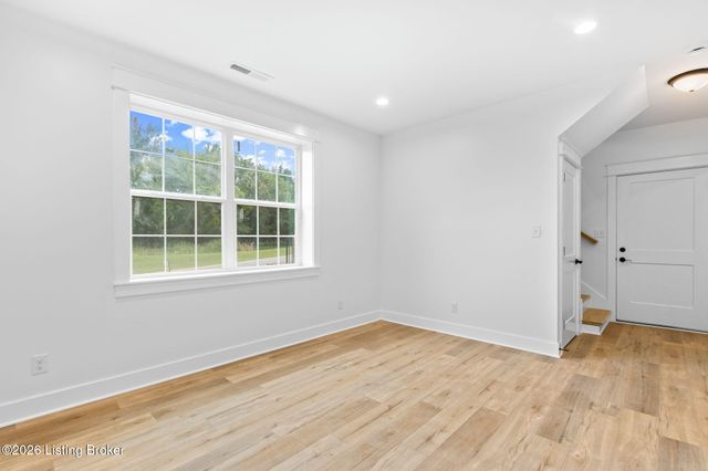 2125 Churchdown Ln, Louisville, KY 40214