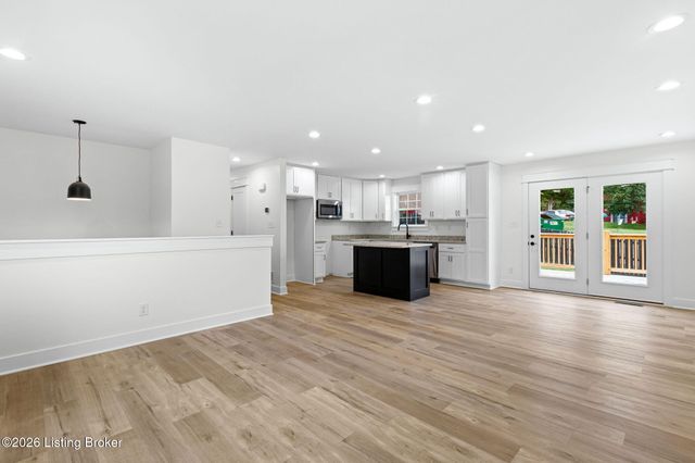 2125 Churchdown Ln, Louisville, KY 40214