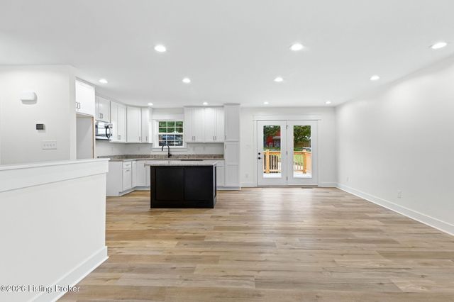 2125 Churchdown Ln, Louisville, KY 40214