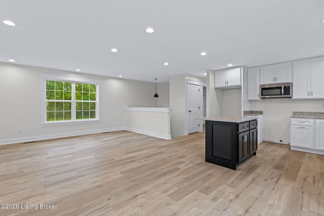 2125 Churchdown Ln, Louisville, KY 40214