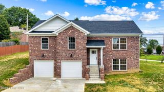 2125 Churchdown Ln, Louisville, KY 40214