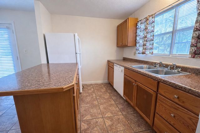 612 Harvey Street, Clute, TX 77531